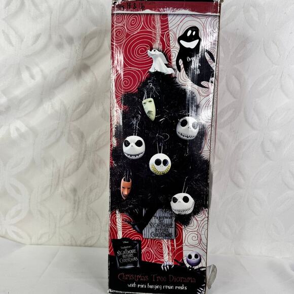 Disney NECA Nightmare Before Christmas Tree Diorama With mini Resin Masks - Picture 4 of 13